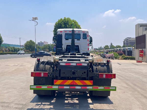 重汽汕德卡8x4鉤臂車(chē)｜SGZ5310ZXXZZ6型車(chē)廂可卸式垃圾車(chē)｜移動(dòng)式壓縮垃圾站轉(zhuǎn)運(yùn)車(chē)｜垃圾轉(zhuǎn)運(yùn)車(chē)